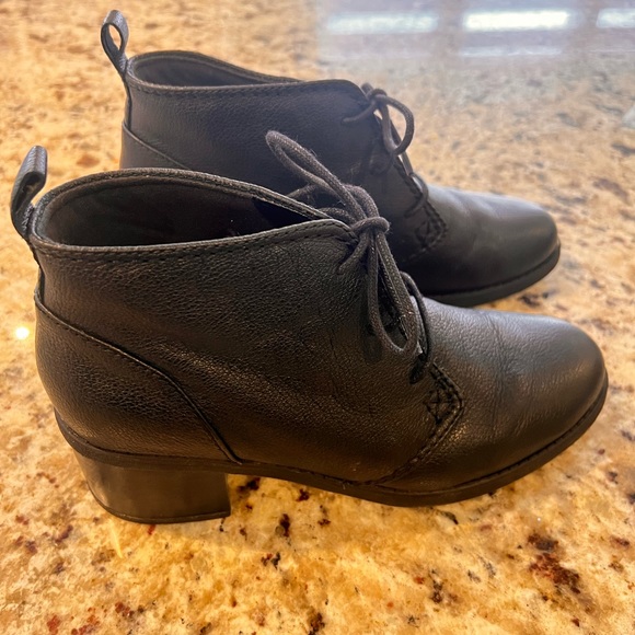 Heeled Lace Booties - Picture 4 of 4